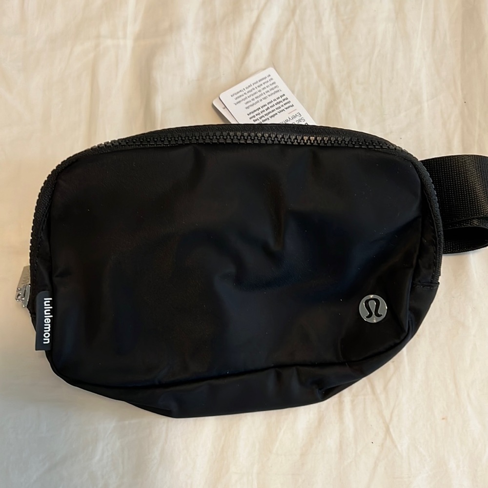 Lululemon everywhere belt bag